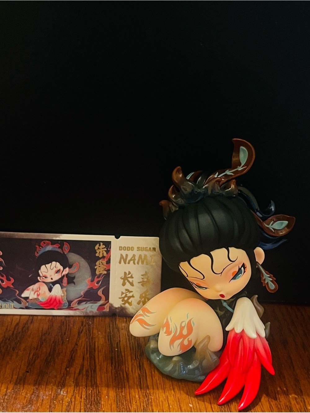 Dodo Nami  Virmilion Bird Vinyl Figure - Black, Cream, Red